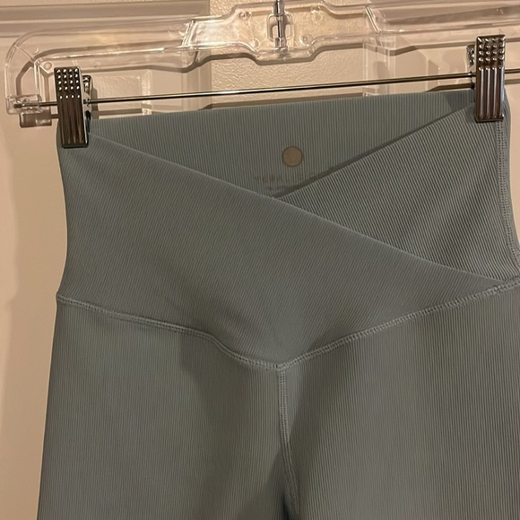 Yogalicious Rib Crossover 7” shorts - Size XS - Picture 4 of 5